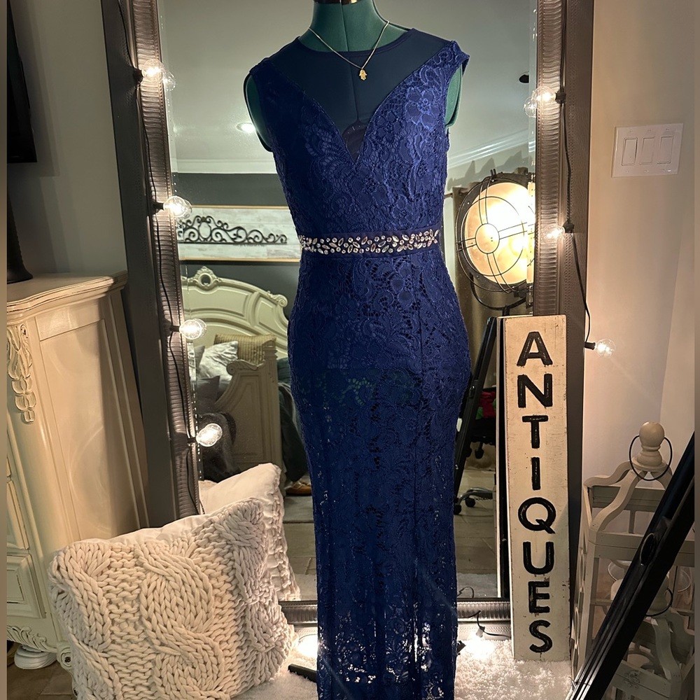 Enfocus Studio Royal Blue Lace Maxi Dress
Size 6